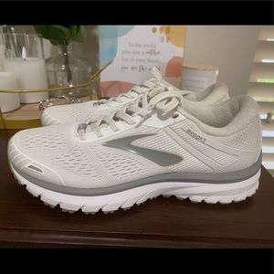 EUC BROOKS WOMENS ADRENALINE GTS 18 WHITE RUNNING SHOES